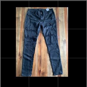 Levi’s black legging - destroyed at thighs knees